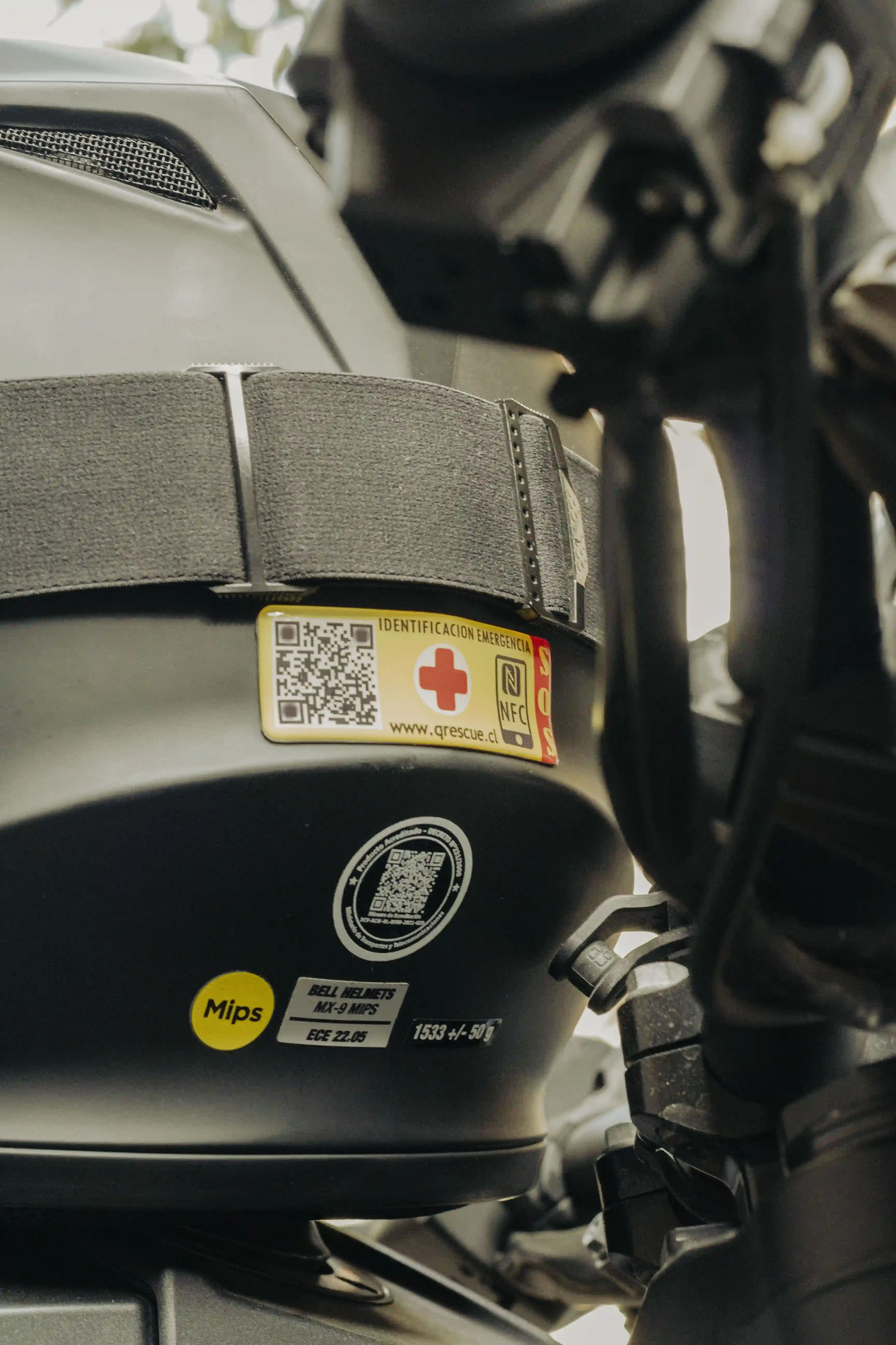 Casco con QRescueID para identificación de emergencia